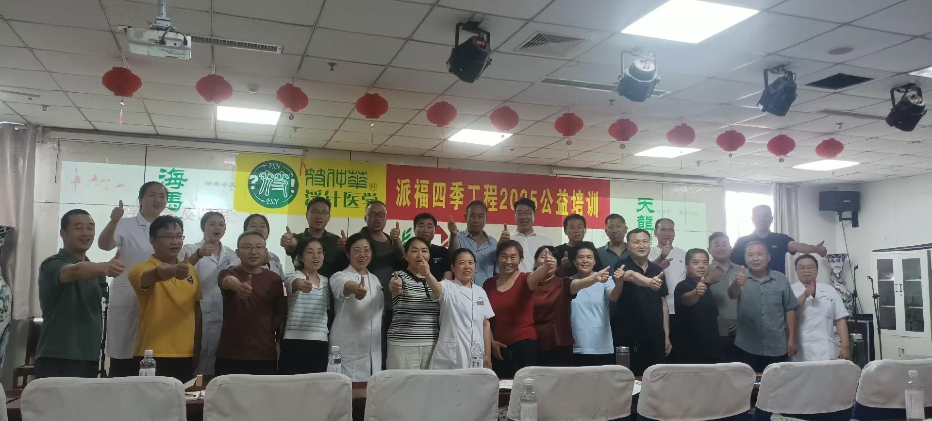 张金燕大合影.jpg