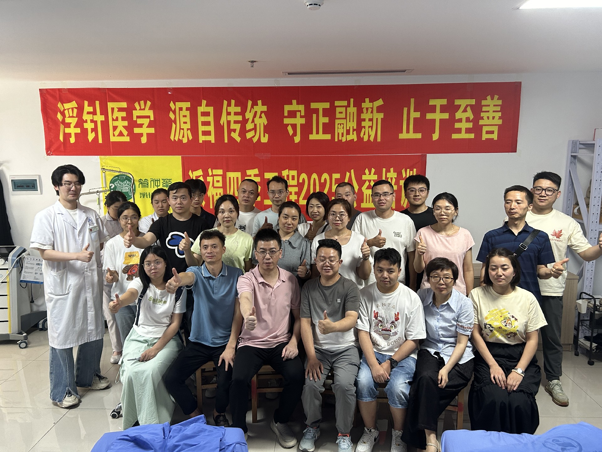 张敏大合影.jpg